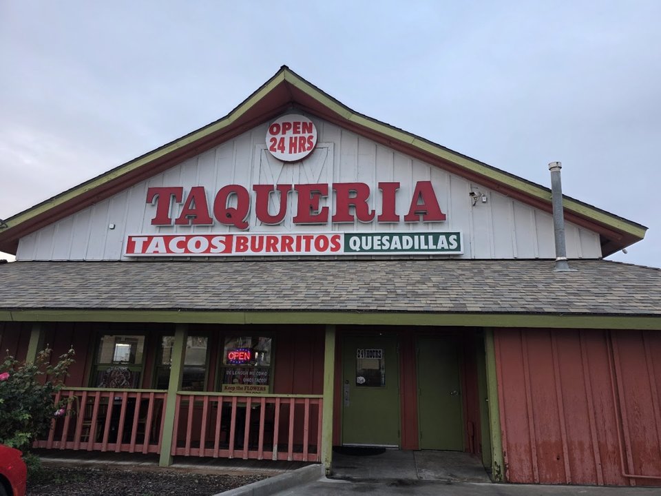 Restaurant exterior at Chalios 24 hrs in Kettleman City.
