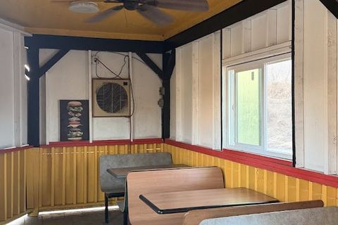 Buzz's Drive In
